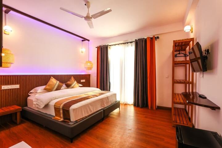 Room 3 of 20