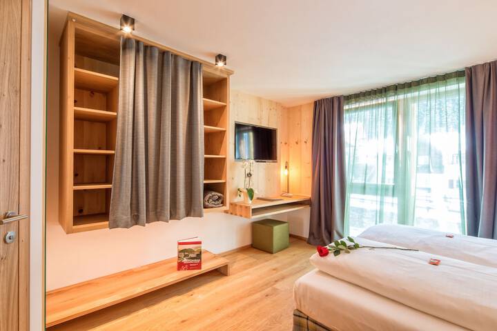 Room 16 of 136