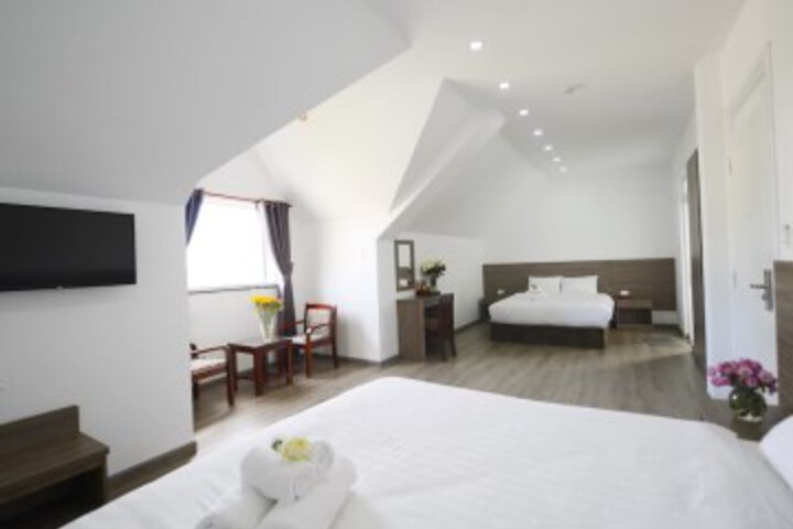 Room 12 of 42