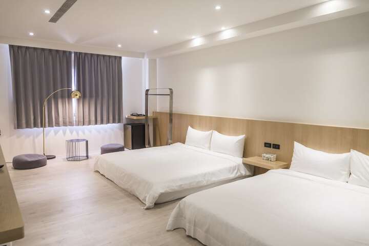 Room 13 of 145