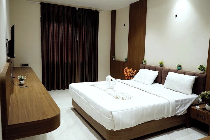 Room 10 of 32