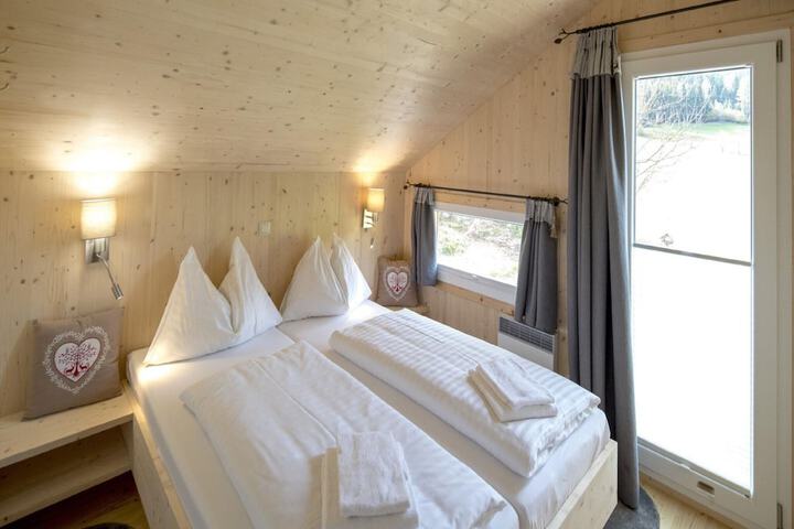 Room 5 of 28