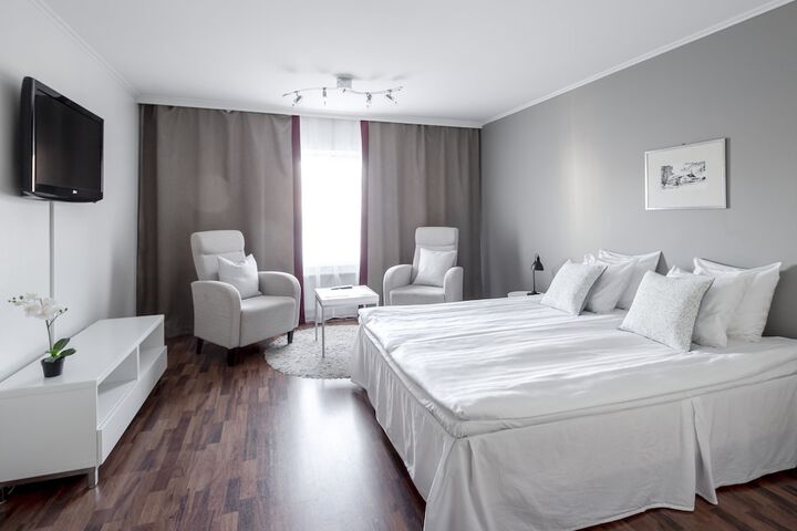 Room 9 of 35