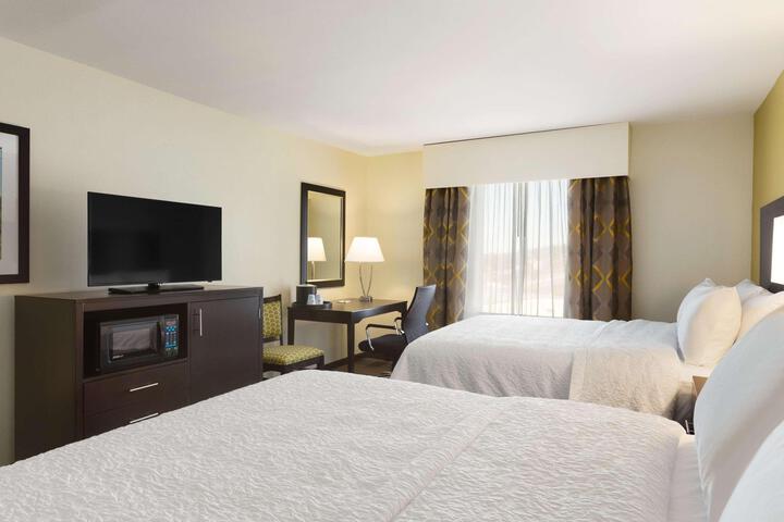 2 Queen Beds Hearing Accessible (6 of 6)