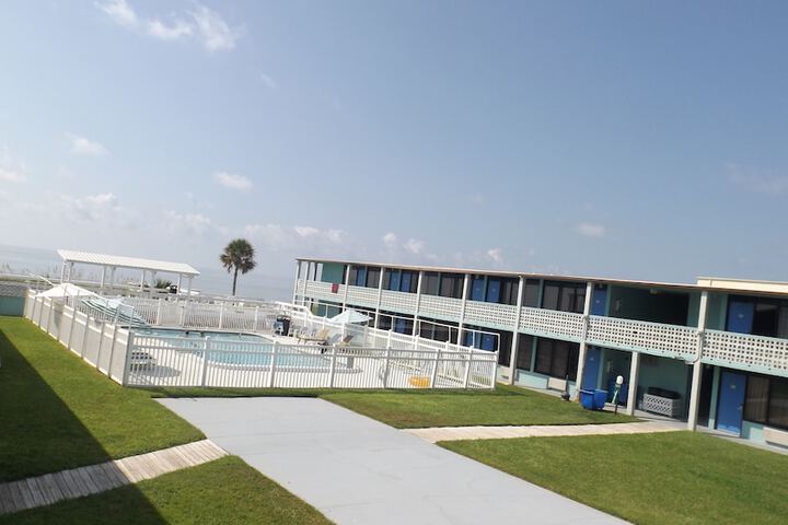 Hotel Exterior 102 of 110