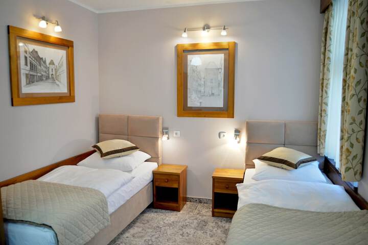 Room 28 of 91