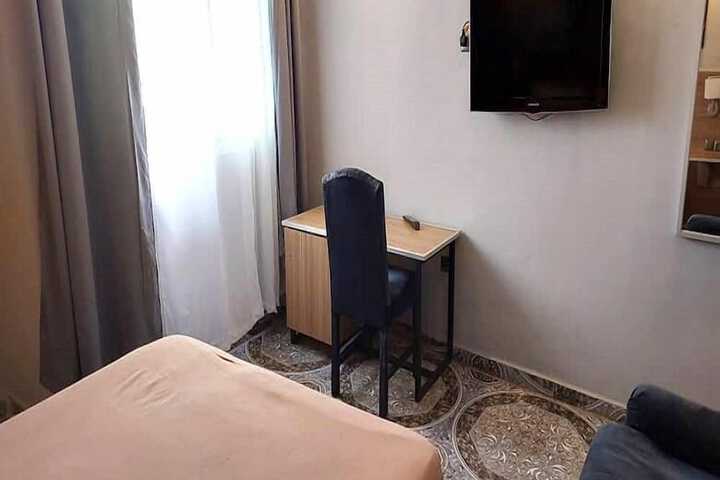 Room 8 of 30