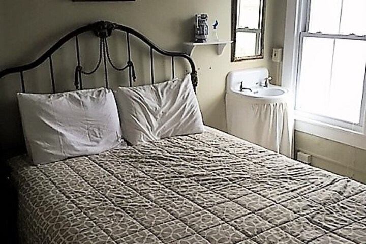 Room 16 of 23