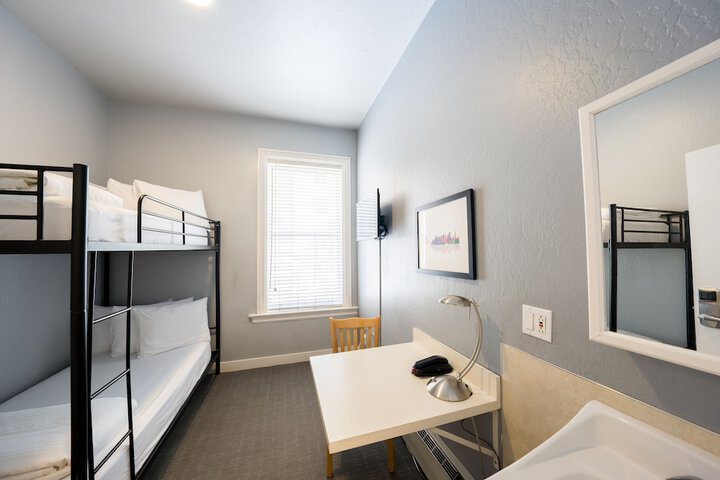 Double Bed Shared Bathroom (4 of 6)