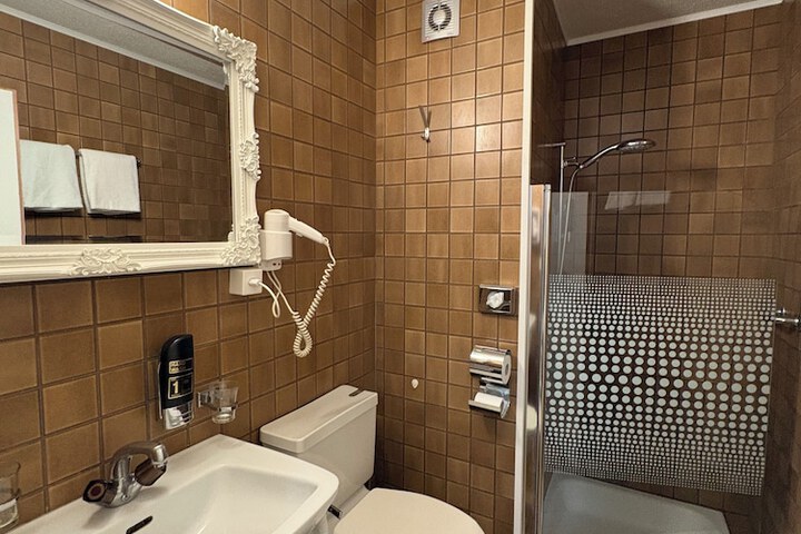 Room 212 of 266
