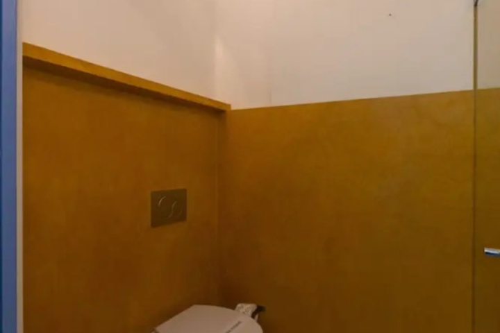 Room 9 of 14