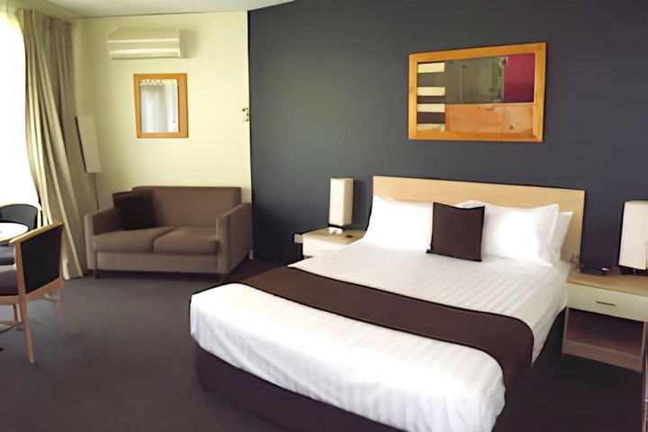 Room 9 of 30