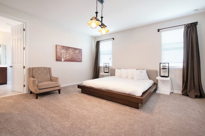Room 3 of 76