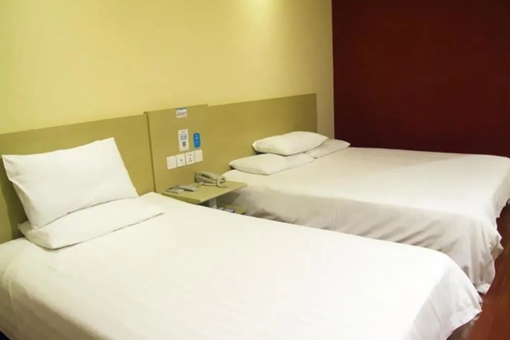 Room 6 of 8