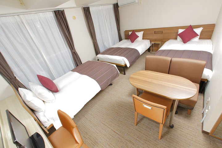 Room 13 of 34