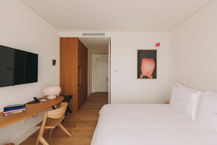 Room 103 of 186