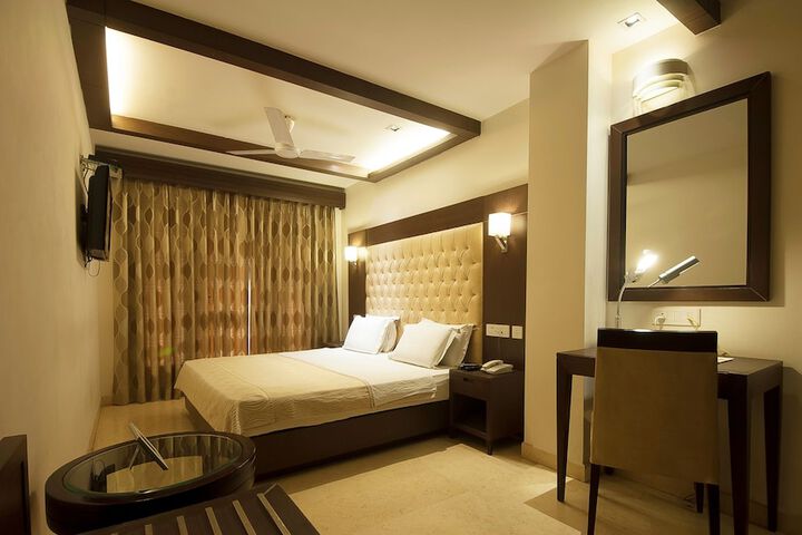 Room 3 of 25