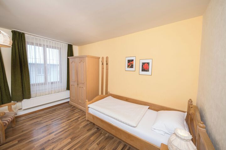 Room 14 of 24