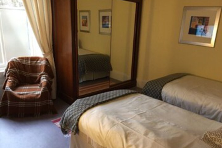Room 6 of 30