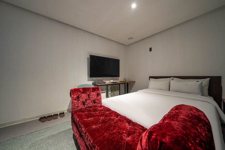 Room 28 of 82