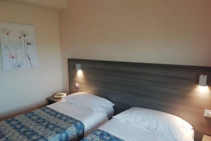 Room 15 of 35
