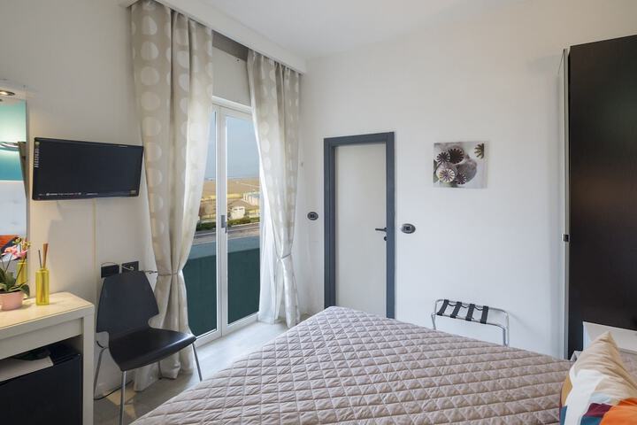 Room 15 of 37