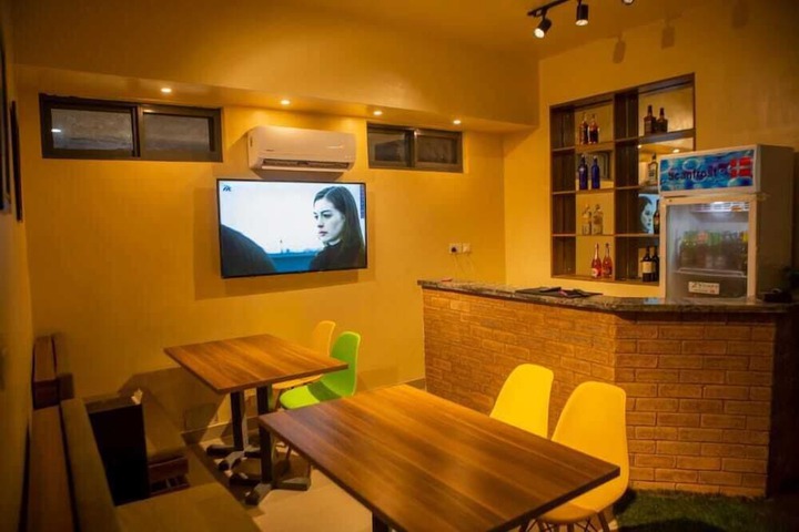 Lounge 18 of 21