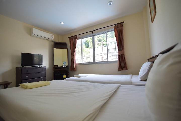 Room 10 of 28