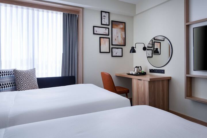 Room 17 of 141