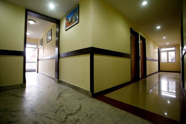 Ballroom/Hall 24 of 28