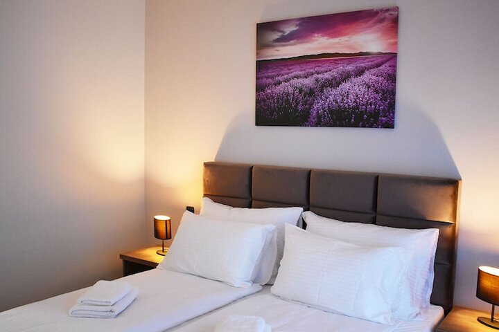 Room 10 of 40
