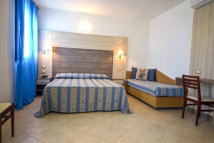 Room 5 of 28