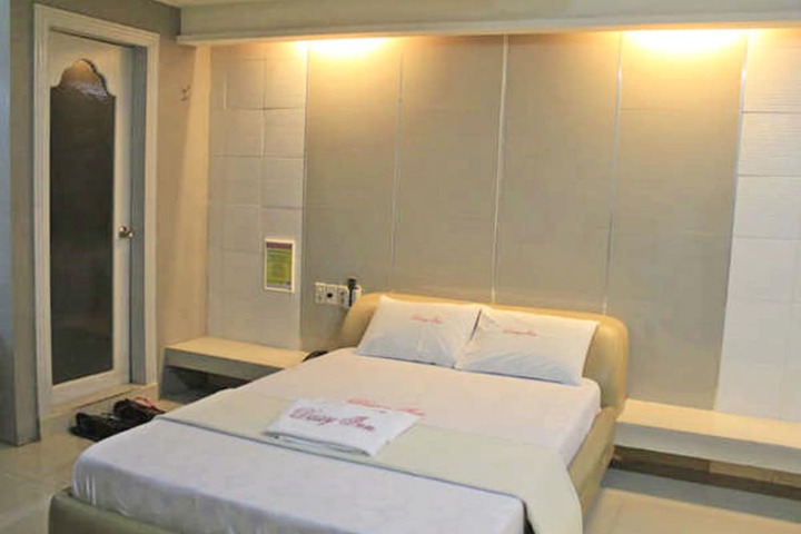 Room 13 of 24