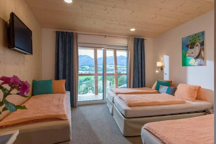 Room 4 of 12