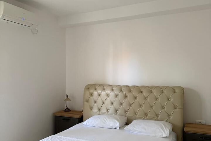 Room 27 of 74