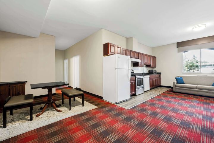 1 King Bed Sofa Bed Work Desk Microwave and Refrigerator Full Breakfast (3 of 19)