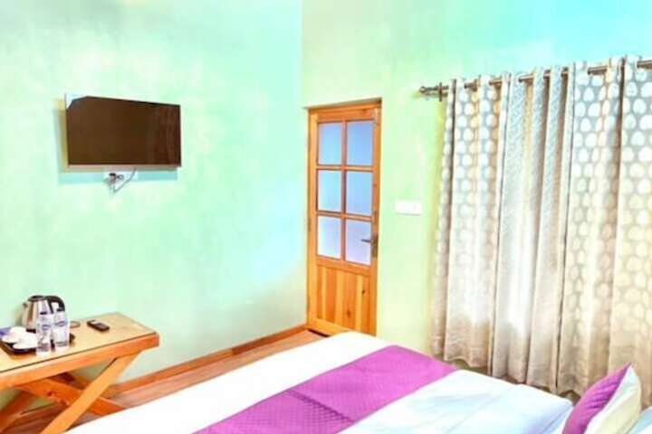 Room 9 of 38