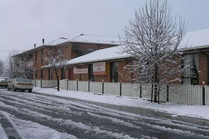 Snow Gate Motel and Apartments