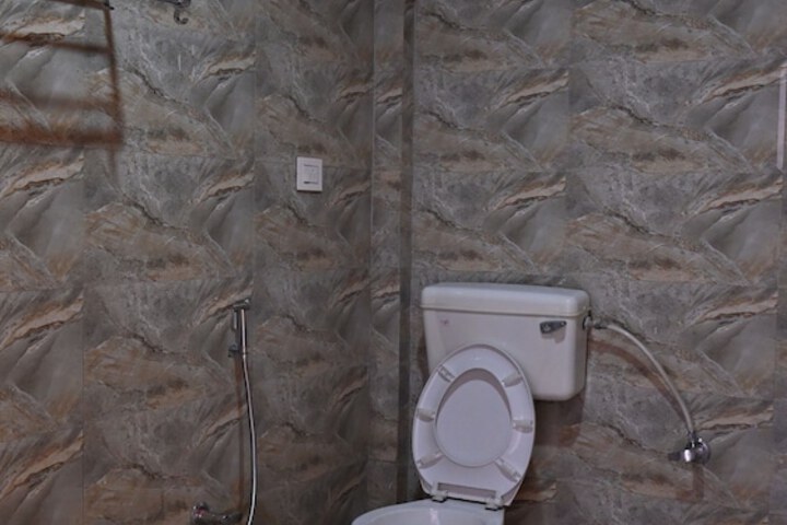 Room 8 of 16