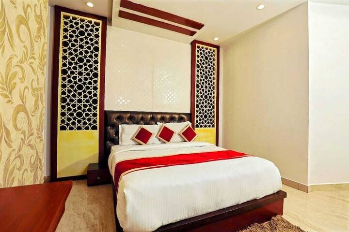 Room 33 of 115