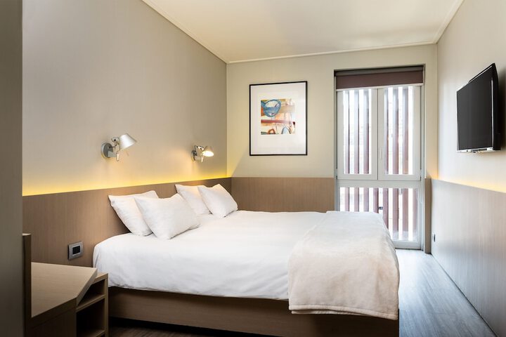 Room 8 of 40