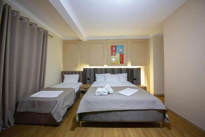 Room 2 of 25