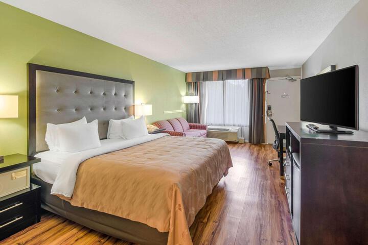 1 King Bed (1 of 7)