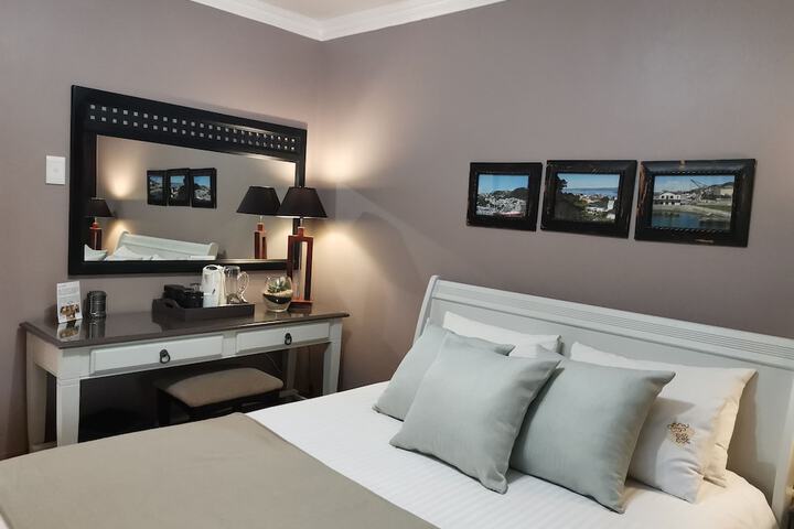 Room 4 of 32
