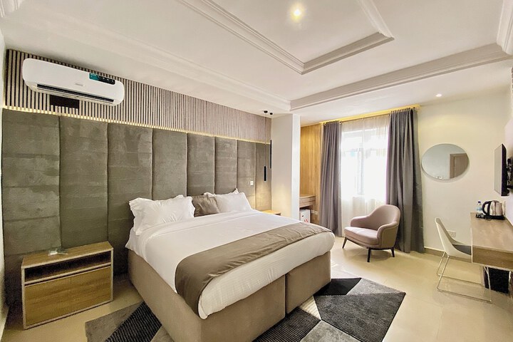 Room 4 of 14
