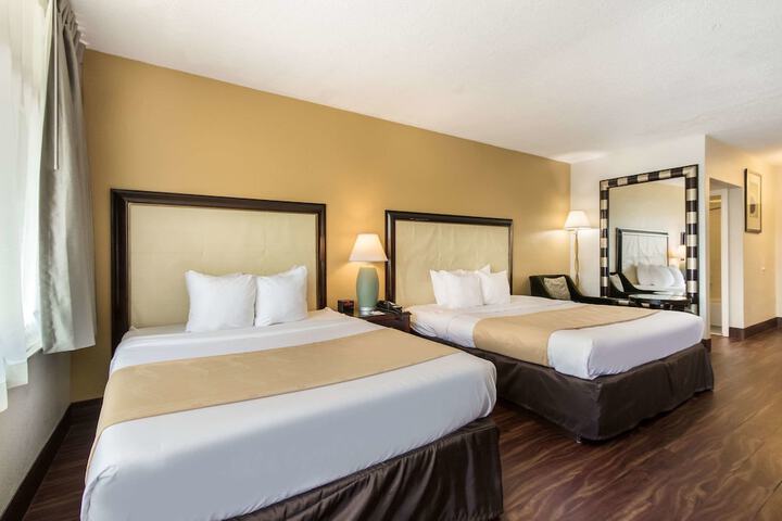 1 King Bed (12 of 18)