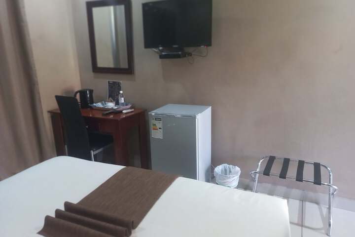 Room 3 of 8