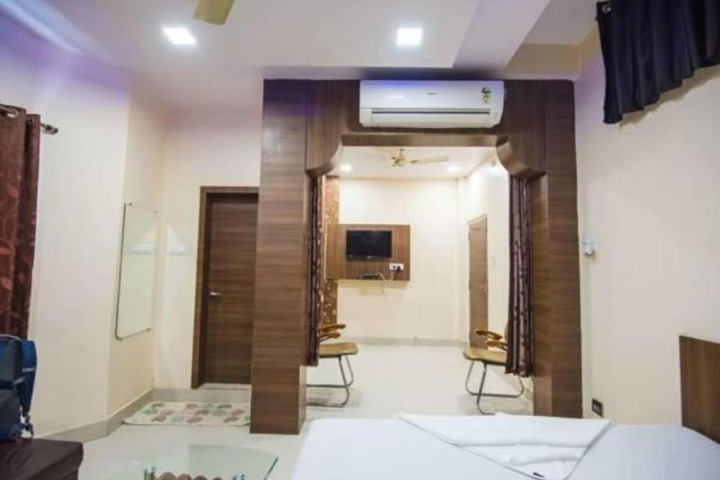 Room 5 of 11