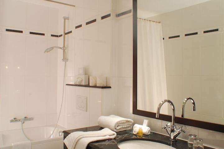 Room 34 of 46