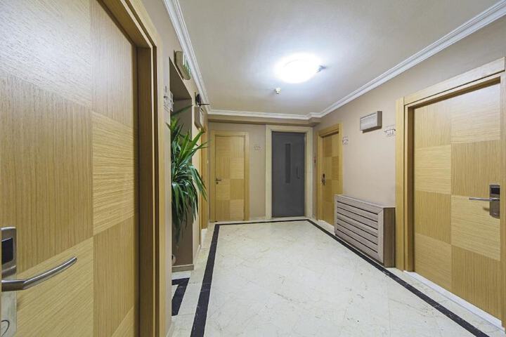 Ballroom/Hall 35 of 43
